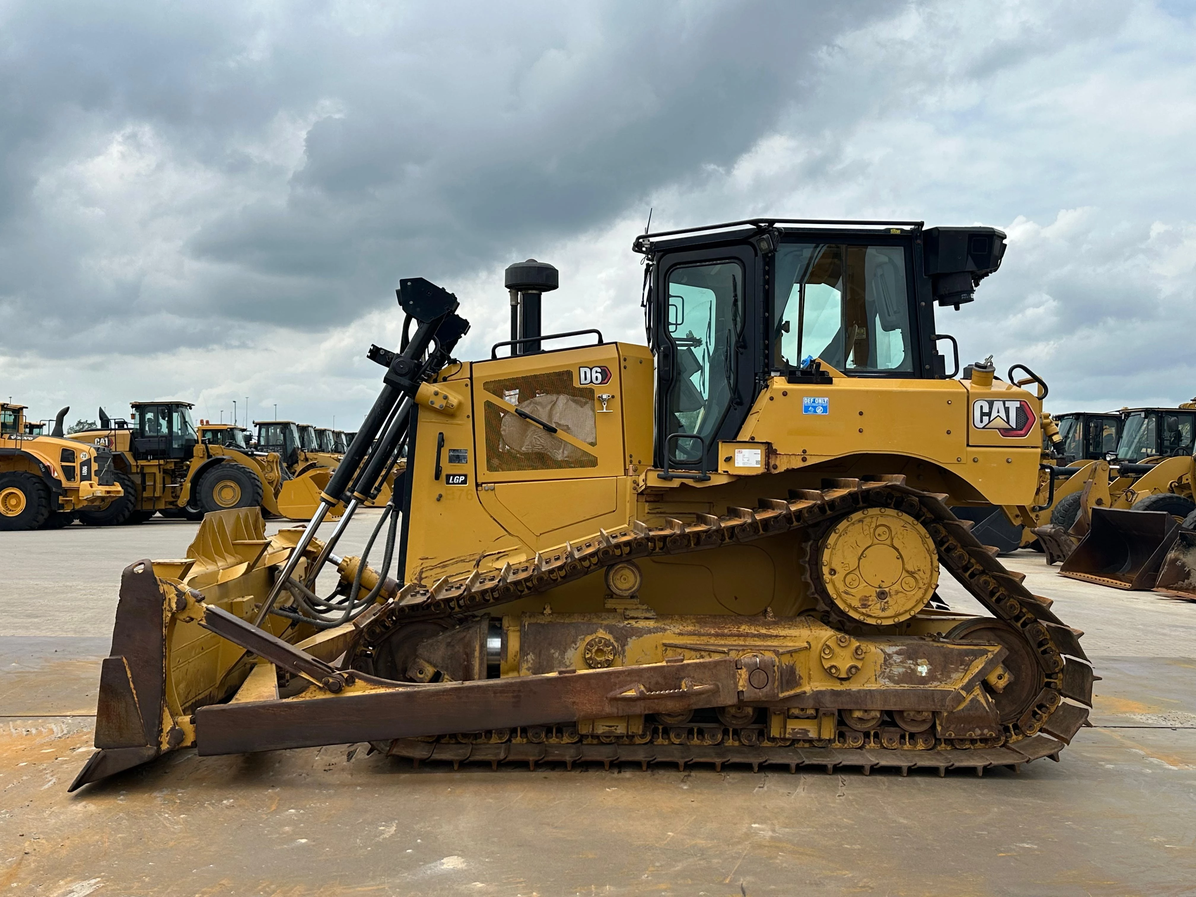 Caterpillar D6 LGP 2019 immagine 1