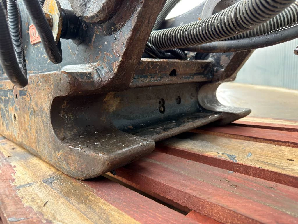 OilQuick 2010 - OQ80 - M318D / M320F / M322D / 320D / 320E / 323D immagine 12