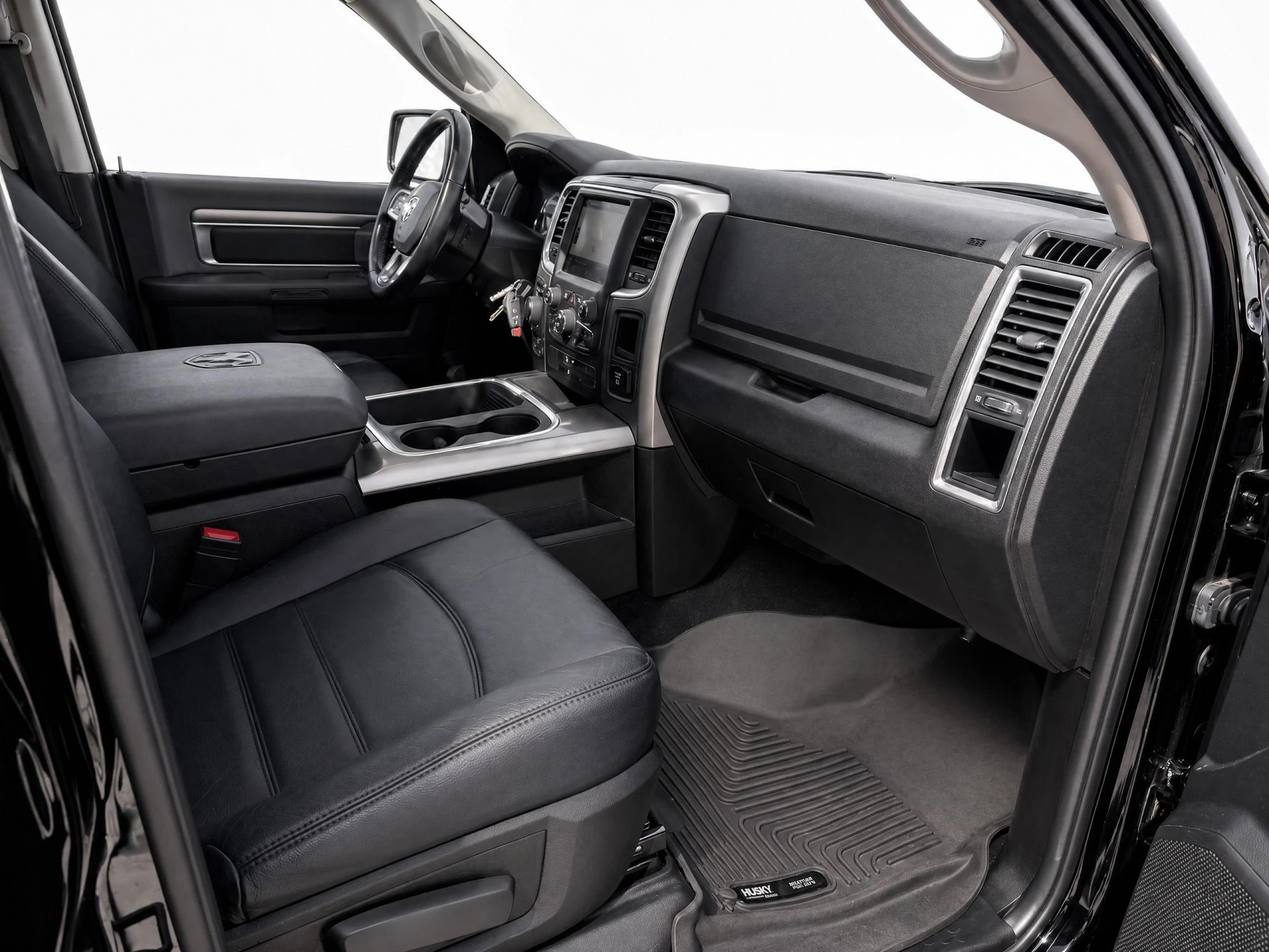 Dodge Ram 1500 2024 - 5.7 V8 4x4 Crew Cab 5'7 Laramie | Trekhaak | Tonneau cover | extra LPG 200L | Wide boddy | Fuel 22inch velgenset| afbeelding 15