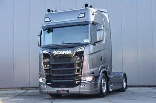 Scania S 2025 - 590S V8 NGS 4x2NB - SUPER - NEW TACHO - ONLY 61 TKM - RETARDER - FULL OPTIONS - FULL AIR - PARK. AIRCO - 2 x FUEL TANKS - ALCOA'S - LED - AS GOOD AS NEW - te koop