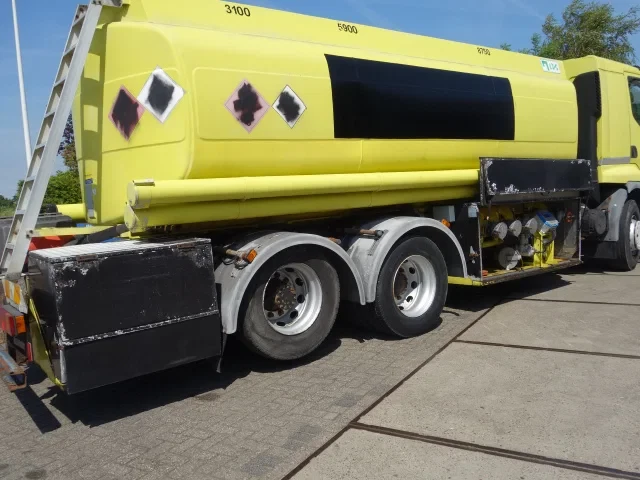 Renault Premium 420 2004 - 18,500liter tank,manual gearbox,airco afbeelding 6