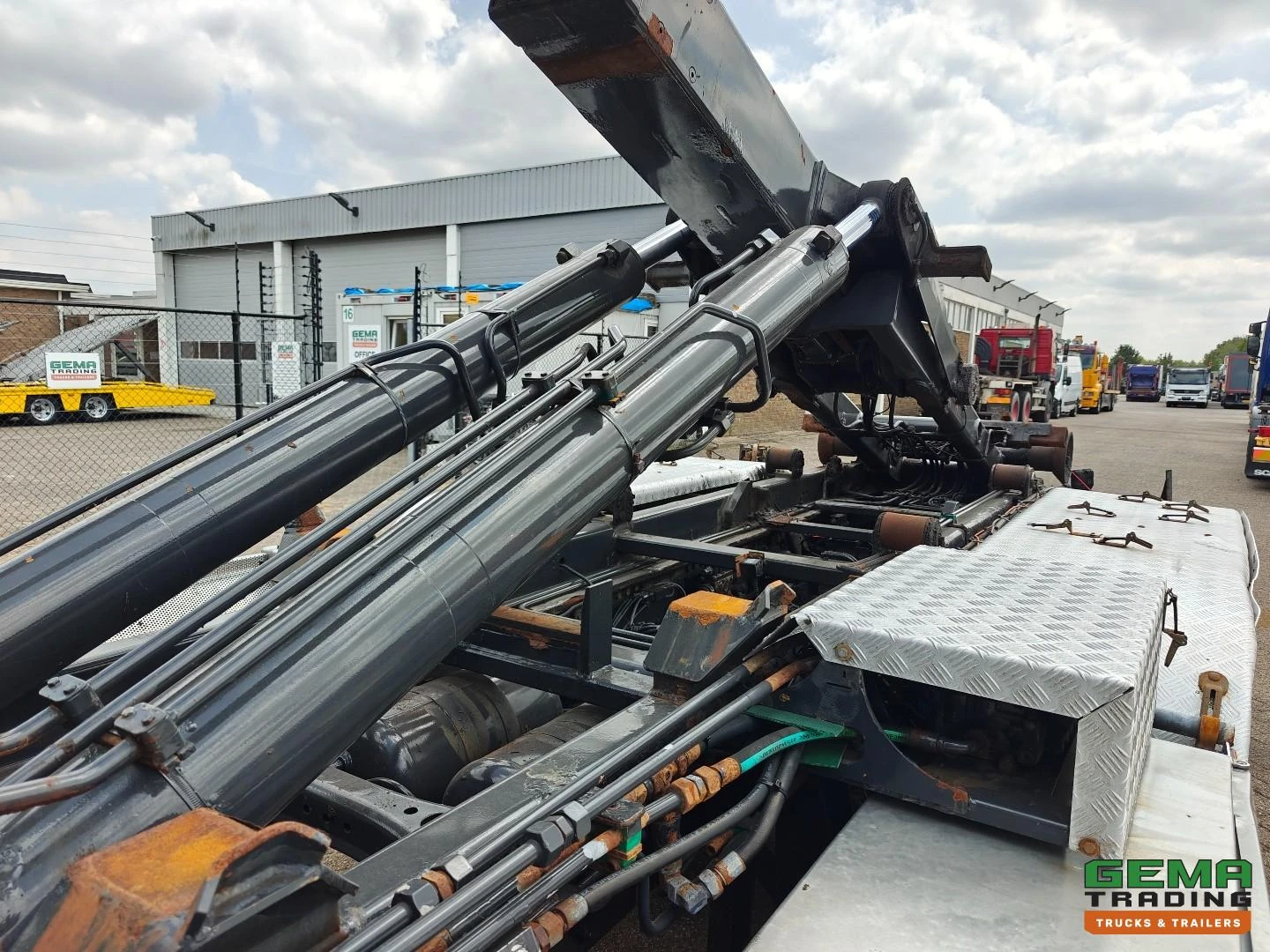 Scania P 2012 - 320 B 6X2*4 afbeelding 13