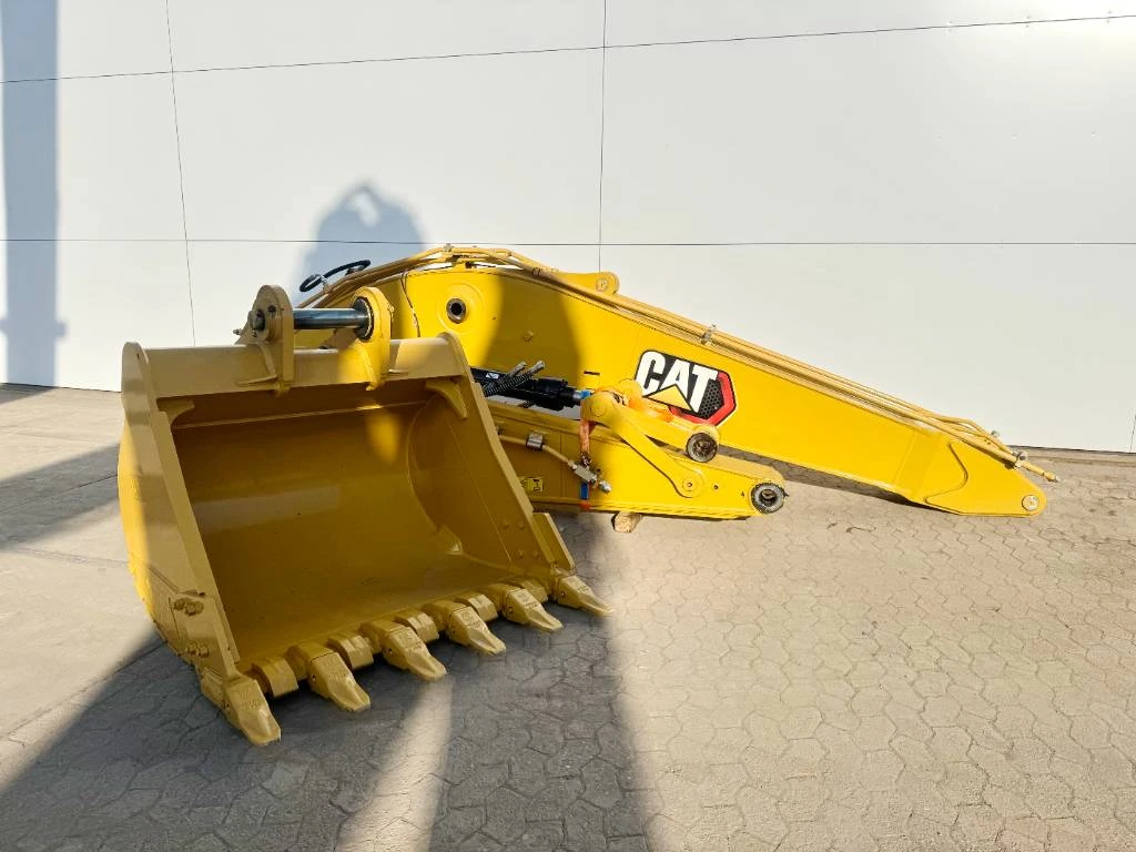Cat 2024 - 323 BOOM + STICK + BUCKET (BRAND NEW) obrázek 1