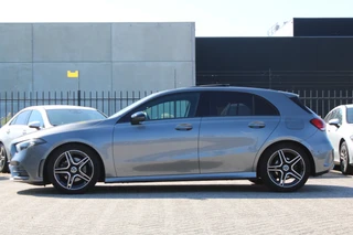 Mercedes-Benz A-Klasse 2020 - 180 AUT7 AMG LINE NIGHT PAKKET PANORAMADAK SFEER CARPLAY <<NL AUTO>> afbeelding 2 miniatuur