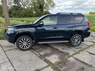 Toyota Land Cruiser 2018 - 2.8 D-4D-F Executive Window Van obrazek 5