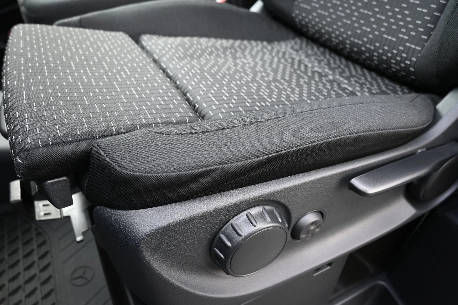 Mercedes-Benz Vito 2024 - 116 CDI L3 Pro 4x4 obrázek 17