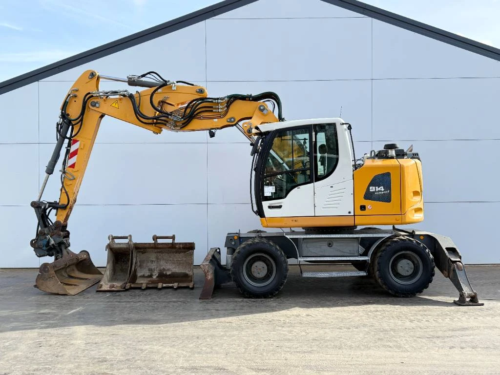 Liebherr 2019 - A914 - Triple Boom / 2 extra Buckets! afbeelding 1