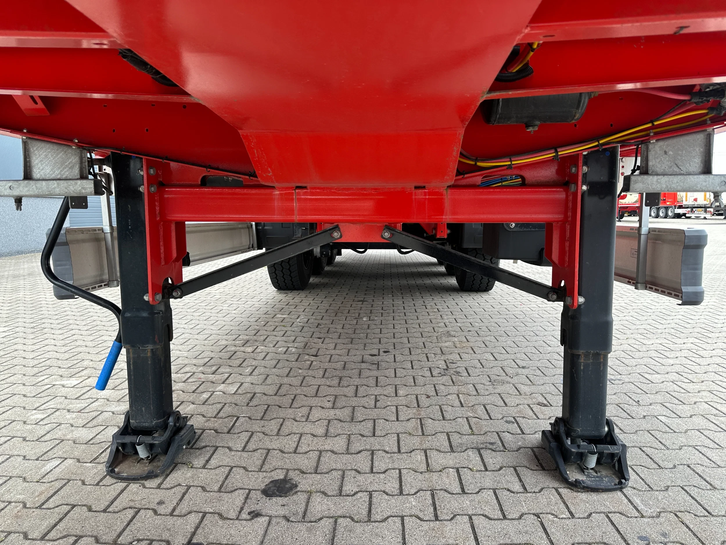 KAESSBOHRER 2026 - new and unused Heavy-Duty flatbed / 690cm extendable / steering axle / discbrakes / NL-trailer / APK: 04-2027 imagen 14