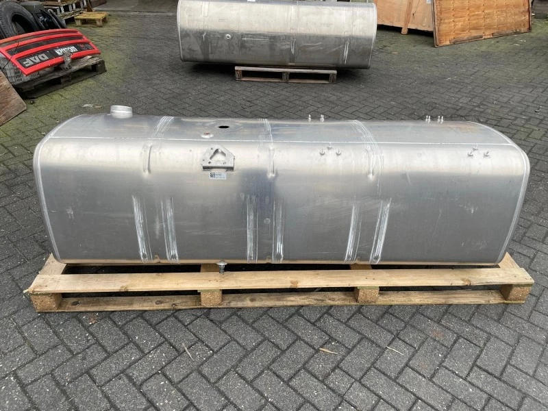 DAF 2024 - 2241602 BRANDSTOFTANK 765 LITER (MET SCHADE) immagine 4