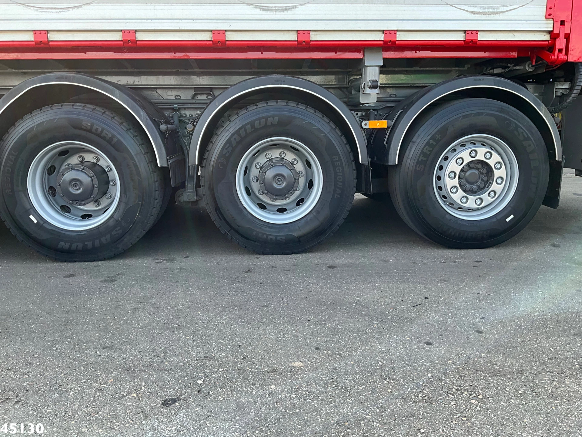 Mercedes-Benz Arocs 3263 8x4 Euro 6 Hiab 37 Tonmeter laadkraan + Fly-Jib 2015 obrázek 14
