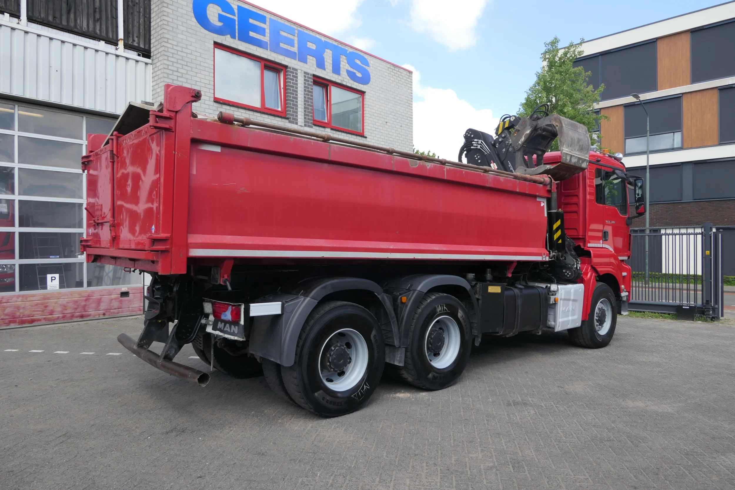 MAN TGS 2014 - 26.480 | 6X6 | 2 Side Tipper + Hydraulic dust cover | PALFINGER Q170Z84TI + Easy fold | 665130Km | 2014 | Full Steel | Drum brakes | Trailer coupling | TUV/MOT/APK 08-2026 | NL-Truck afbeelding 7