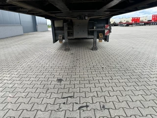 Broshuis N/A 2019 - 3ABSD Lowloader 3-axle / GVW: 59.000kg / Neck: 23.000kg / hydraulic steering + ramps + loading table / 4.60m extendable / winch / liftaxle obrazek 15