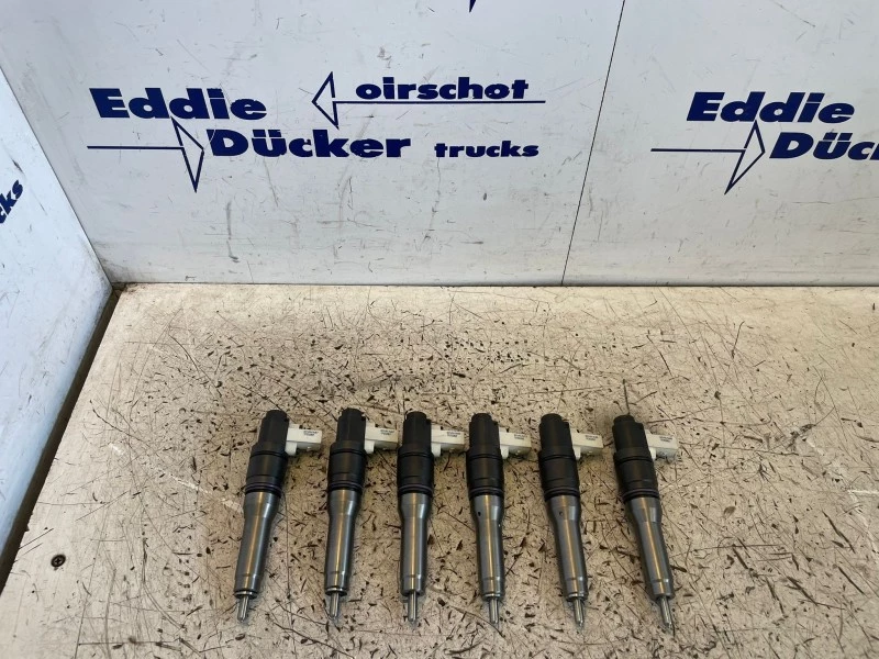 DAF - 1661060-1742535-1905002-16889140-1653522-1725282 INJECTOR MX-ENGINE (IN EXCELLENT CONDITION) afbeelding 1
