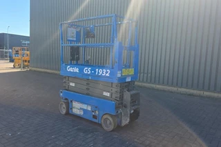Genie 2011 - GS1932 Electric, Working Height 7.8 m, 227kg Capac image 3 miniature