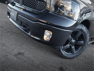 Dodge Ram 1500 2023 - 5.7 V8 Night Edition CrewCab Classic obrazek 10