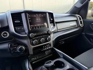 Dodge Ram 1500 2018 - 5.7 V8 4x4 BIG HORN / CREW CAB / LPG-G3 / NL AUTO / PANO / CAMERA / 3.5T TREKHAAK / GORILLA EXHAUST immagine 16
