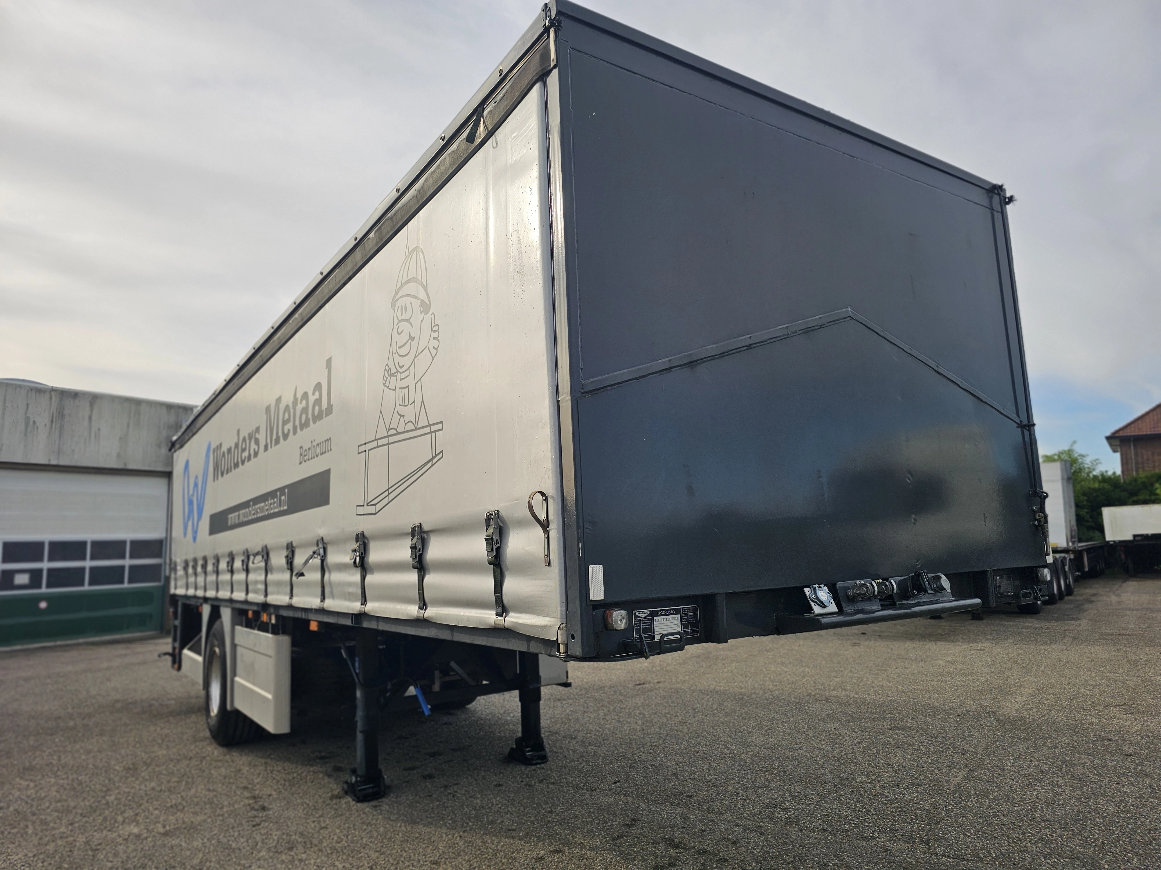 Broshuis 1AOU 10 10 /SINGLE AXLE/ SAF DRUM/ OLD BUT LIKE NEW/ (EXTENDIBLE) APK,TUV 10-06-2027. 2026 afbeelding 1