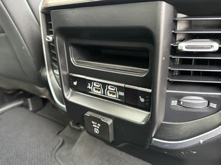 Dodge Ram 1500 2018 - 5.7 V8 LARAMIE / LPG / TREKHAAK 3.5T / ADAPTIVE CRUISE / CAMERA / PANO / 12 INCH SCREEN / DELMONICO RED obrazek 10