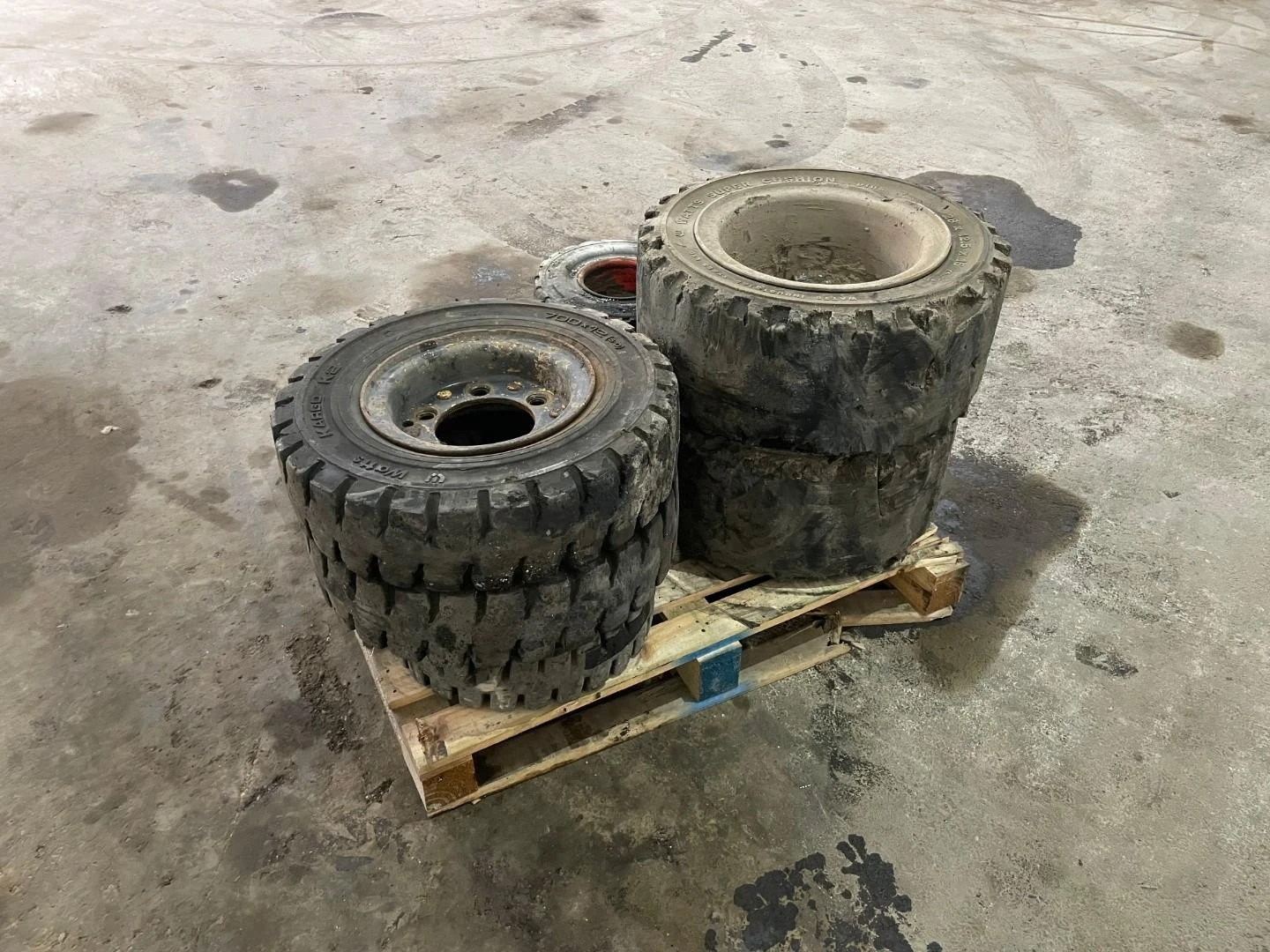Watts Forklift tires afbeelding 3