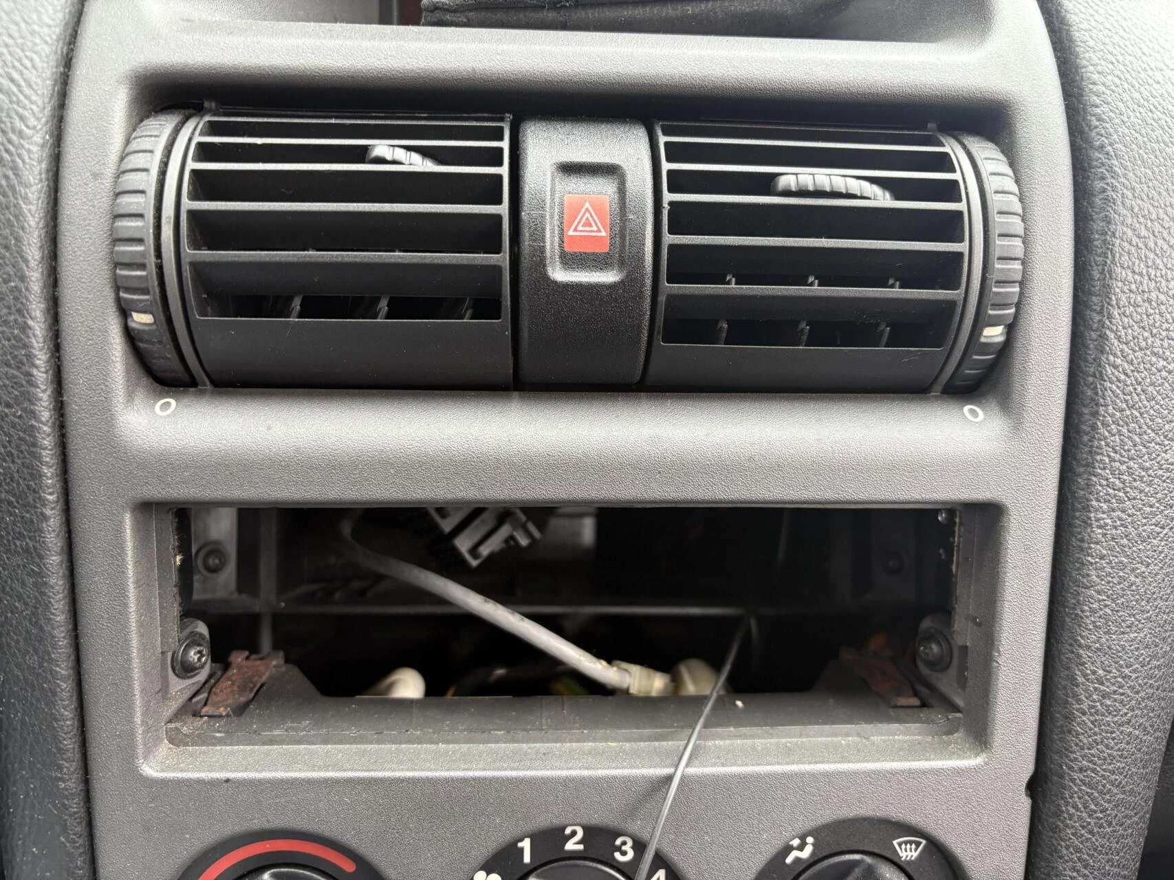 Opel Astra 2004 - 1.6-16V Njoy AIRCO 06-2027 obrázek 13