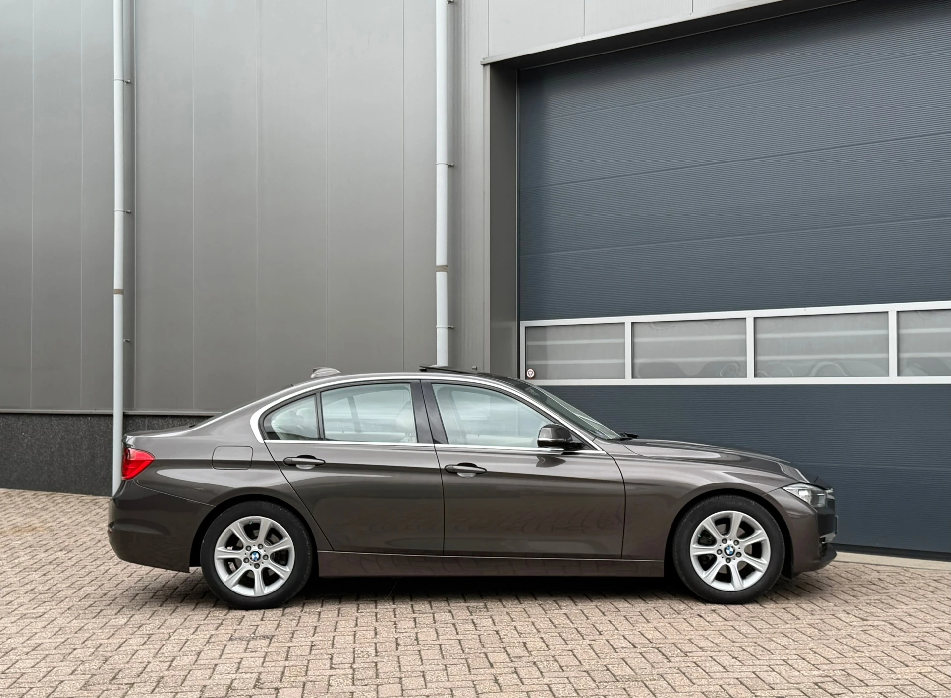 BMW 3 Serie 2012 - 320i EfficientDynamics Edition Upgrade Edition bj.2012 Navi|Leder|Open dak|Nap. afbeelding 6