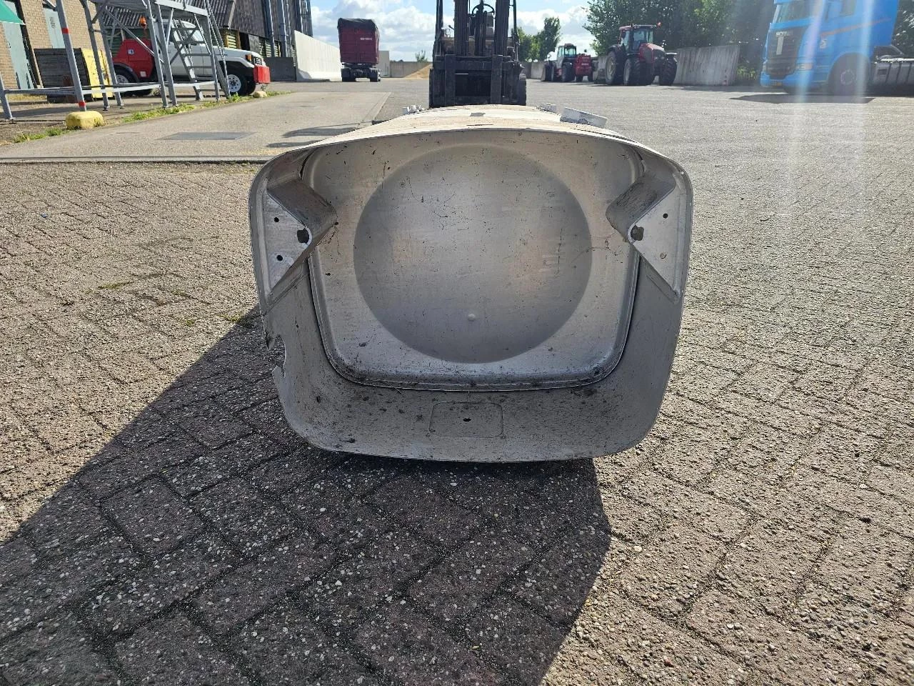 MAN Fuel tank 595 Liter Bild 4