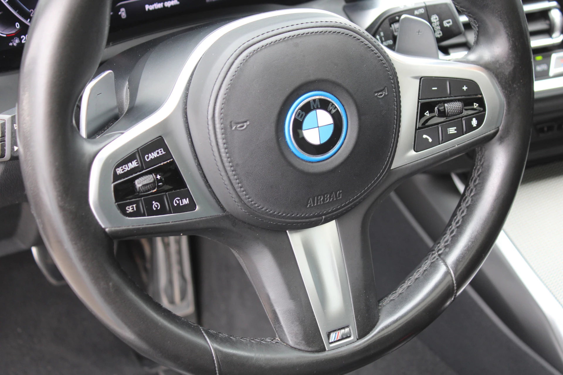 BMW 3 Series 2022 - Touring 330e High Executive M-SPORT SHADOW PANORAMADAK MEMORY 360-CAMERA KEY-LESS CARPLAY TREKHAAK obrázek 20