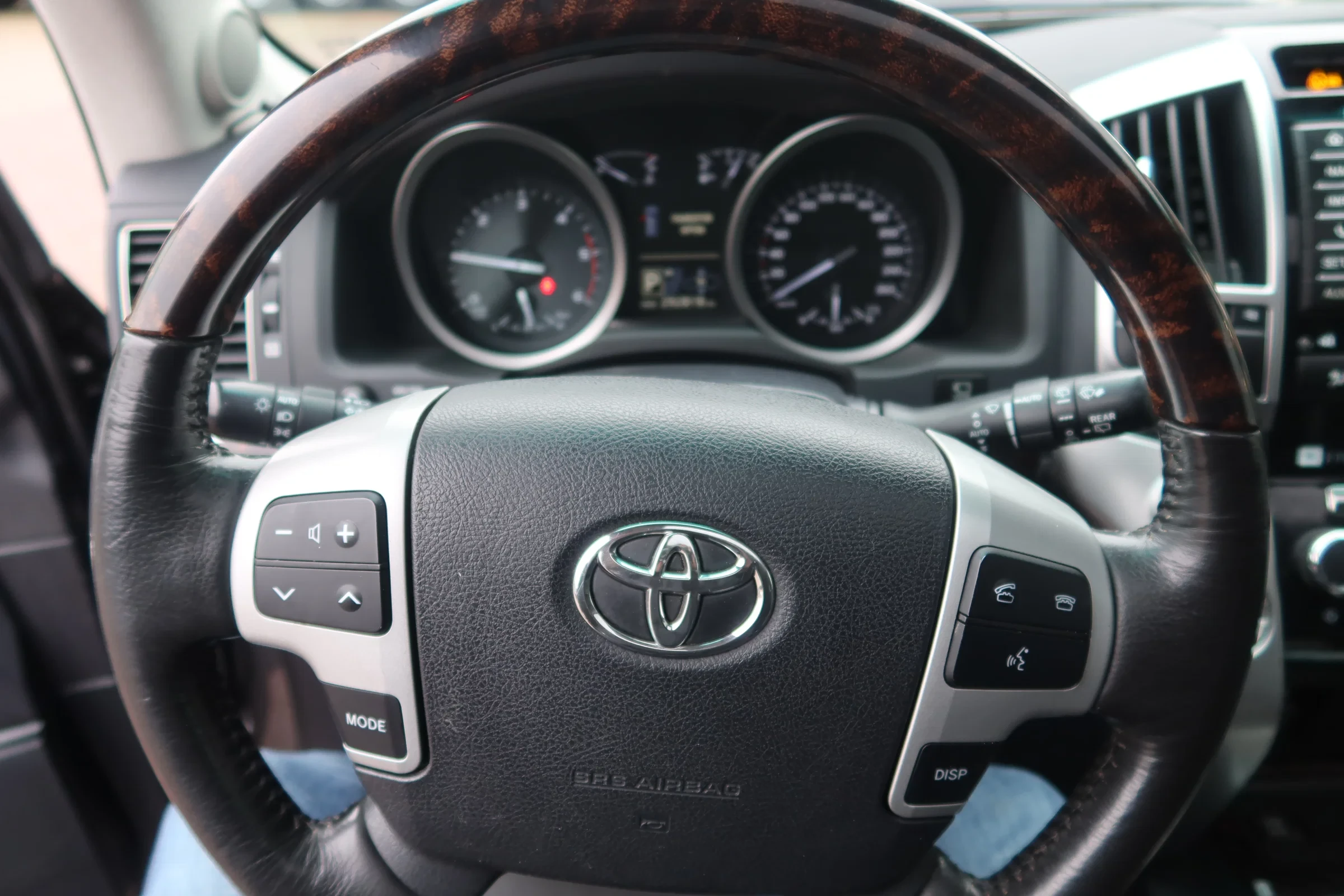 Toyota Land Cruiser 2016 - (200 SERIES) V8 200 5.5 Executive 7 persoons. Luchtvering. €42.500.- Marge immagine 17