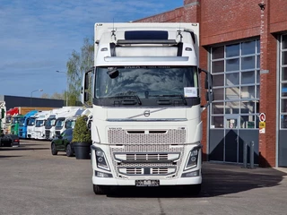 Volvo FH 2020 - 16.750 XL 8x4*4 - Carrier Supra 1150 MT - Bi Temp - Retarder - Loadlift - Bussbygg box immagine 2