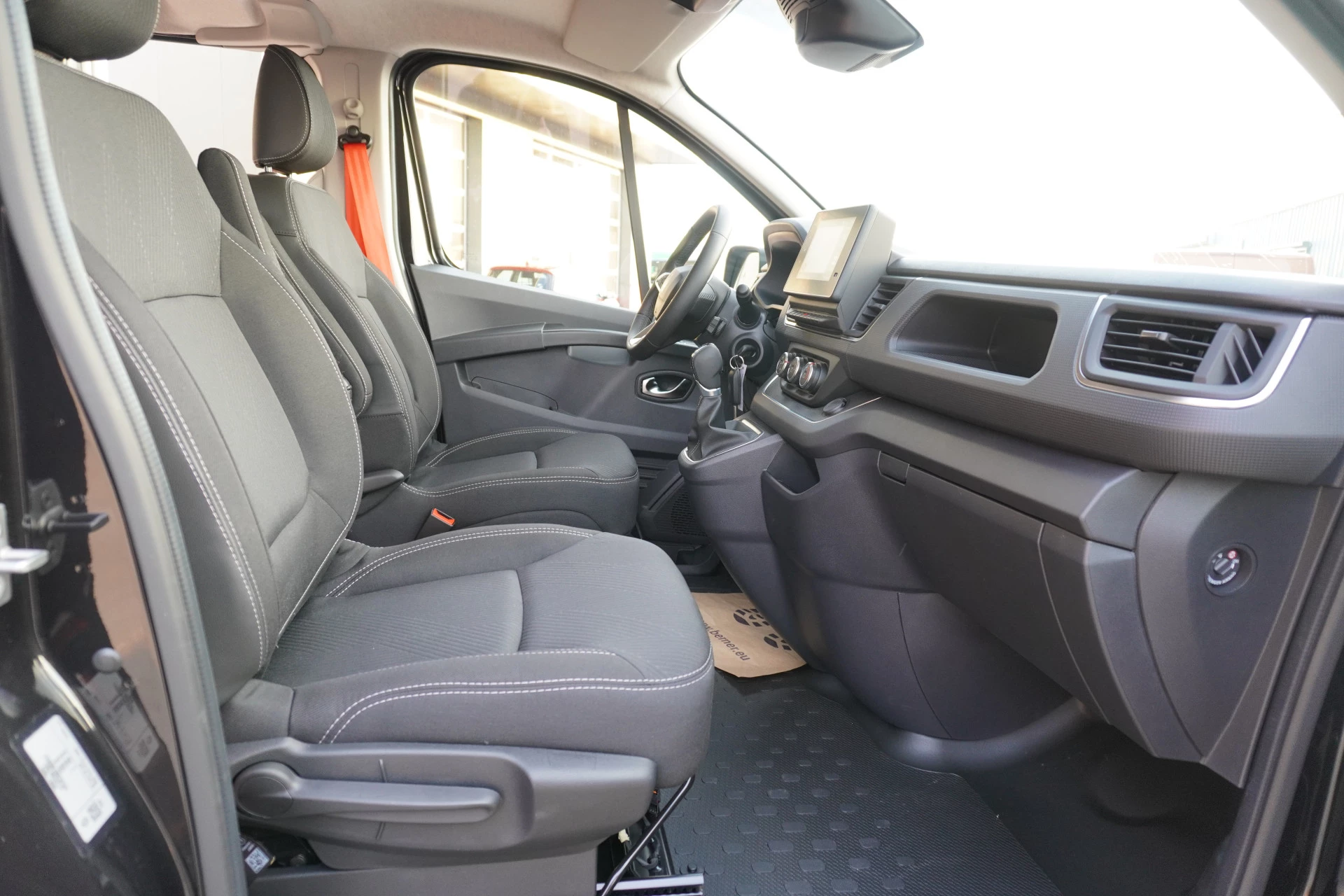 Renault Trafic 2024 - 2.0 Bleu dCi 170PK L2H1 Red Edition DubbelCabine Automaat 20"LM velgen Bild 25