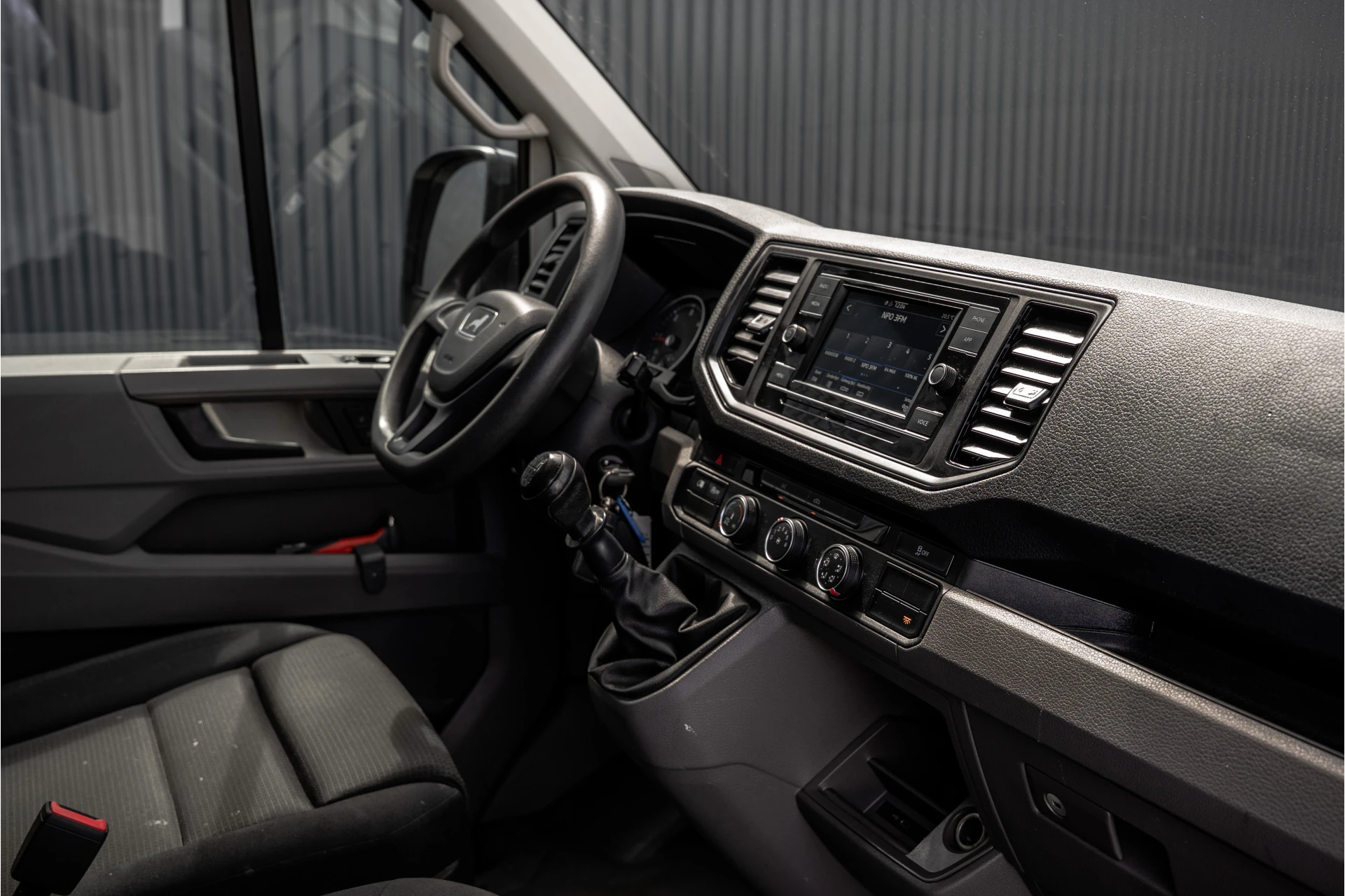 MAN TGE 2021 - 2.0 TDI | L3H3 | 140 PK | 3-Zits | Trekhaak 3.0T | 1e Eigenaar | Camera | Carplay | Cruise | Airco | Trekhaak afbeelding 2