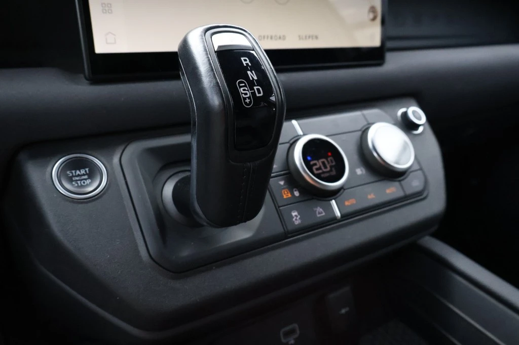Land Rover Defender 2022 - 110 Hybrid X-Dynamic S / Luchtvering / Panoramadak / trekhaak afbeelding 7