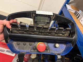 Volvo FM 480 2009 - 8X2 FASSI 1300AXP28 EURO 5 + REMOTE CONTROL bild 6