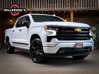 Chevrolet Silverado 2024 - High Country 6.2 V8 420 PK, obrazek 4