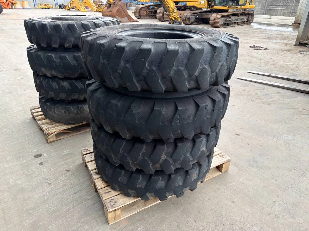 Mitas - 1000 x 20 Set / 10.00 x 20: 4x2 Tyres / 1000-20 afbeelding 8