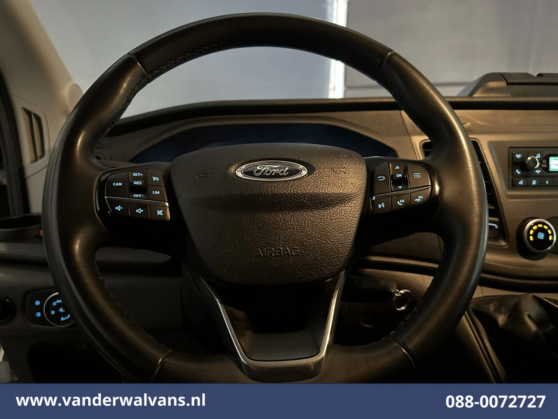Ford Transit 2022 - 2.0 TDCI 130pk Bakwagen Laadklep Euro6 Airco | 1040kg laadvermogen | Cruisecontrol | Verwarmde voorruit imagen 4