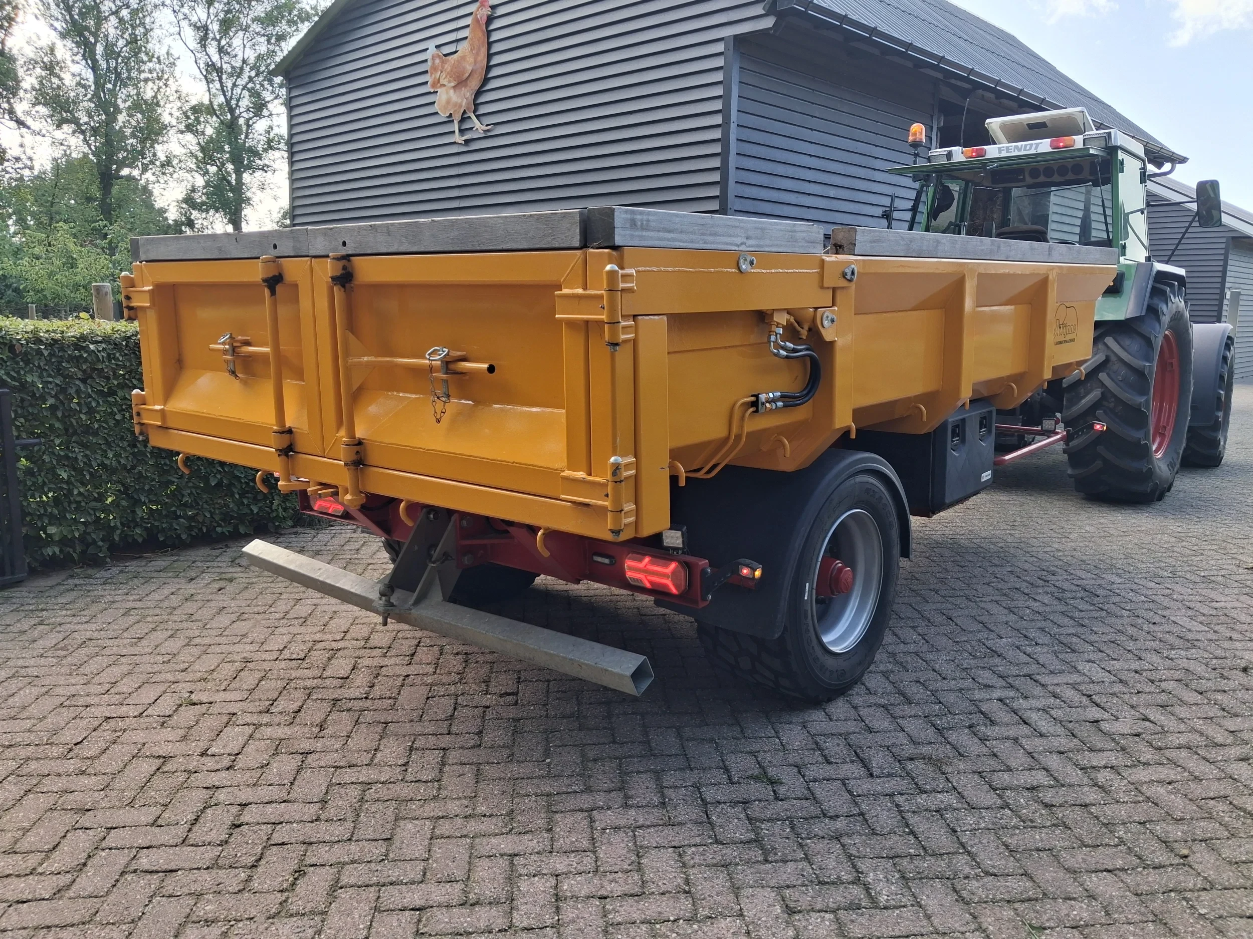 Veenhuis 1994 - 10 ton kipper-bakkenwagen hydro geremd deuren afbeelding 1