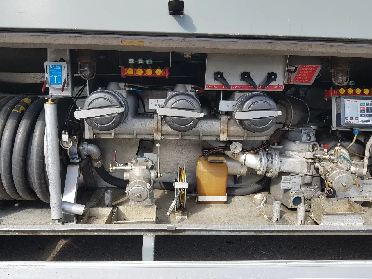 Volvo FM 9.340 2006 - Petrol, Diesel 17000 Ltr. 3 Compartementen image 10