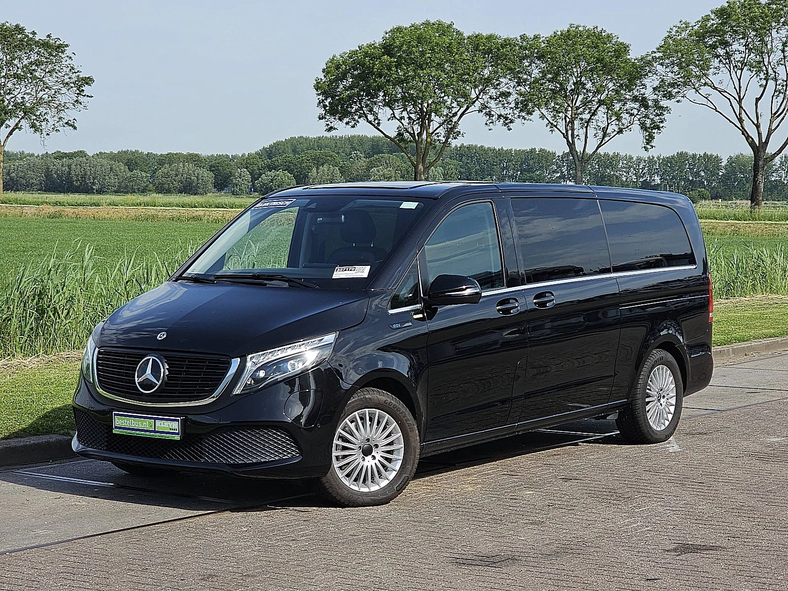 Mercedes-Benz EQV 2022 - 300 image 2