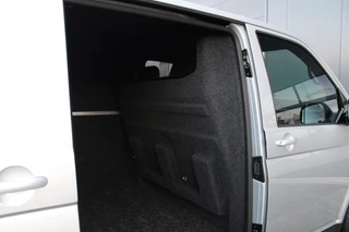 Volkswagen Transporter 2021 - 2.0 TDI L2H1 28 Bulli 150pk - 20 Inch - Camera - Trekhaak - Leder - ACC - LED - Rijklaar immagine 14