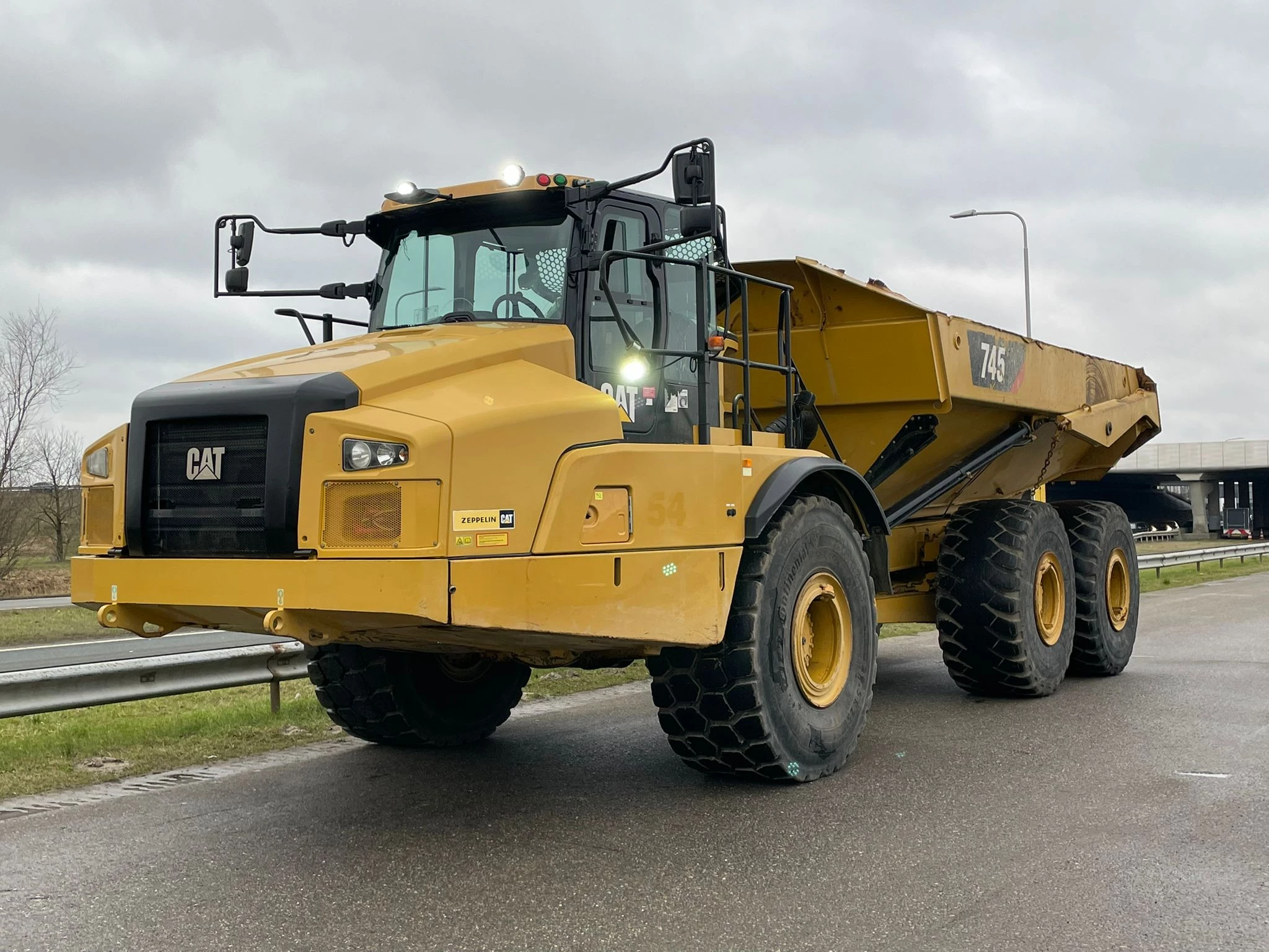 Caterpillar 745 04A 2017 zdjęcie 1