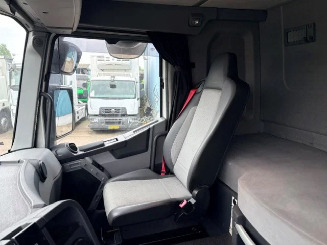 Renault T460 2017 - PROTECT SLEEPERCAB (EURO 6 / I-SHIFT / 8.000 KG. FRONT AXLE / ADR/VLG / AIRCONDITIONING / ETC.) изображение 10