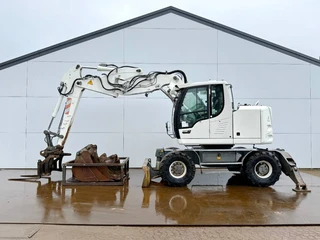 Liebherr 2012 - A914 Compact - Triple Boom / Many extra attachment te koop