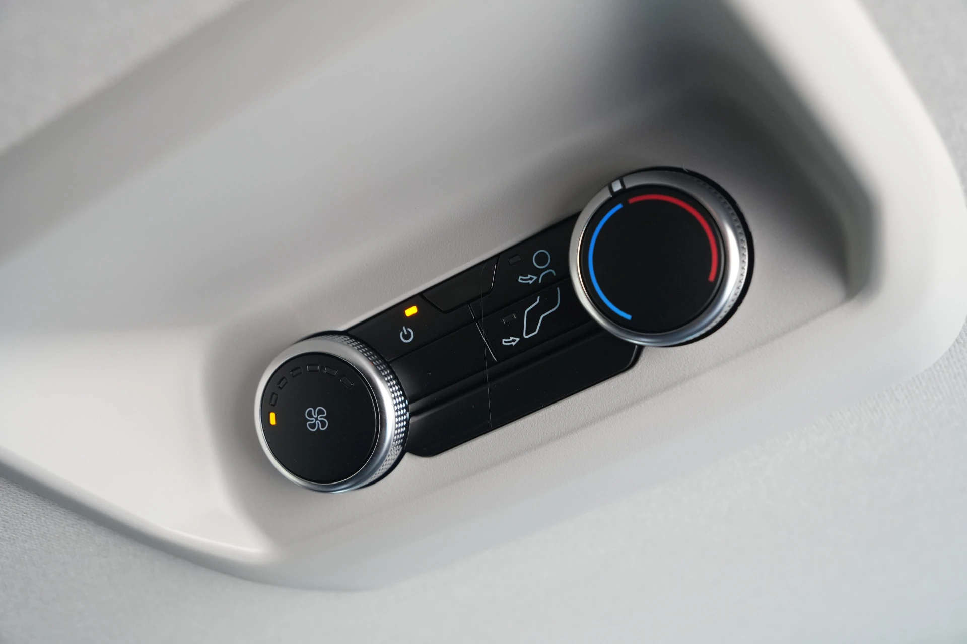 Ford Transit Custom 2026 - 340 2.5 PHEV L2H1 Kombi Trend 9 zits - Carplay - Camera - Navigatie - Airco achterin - Cuise - Rijklaar afbeelding 41