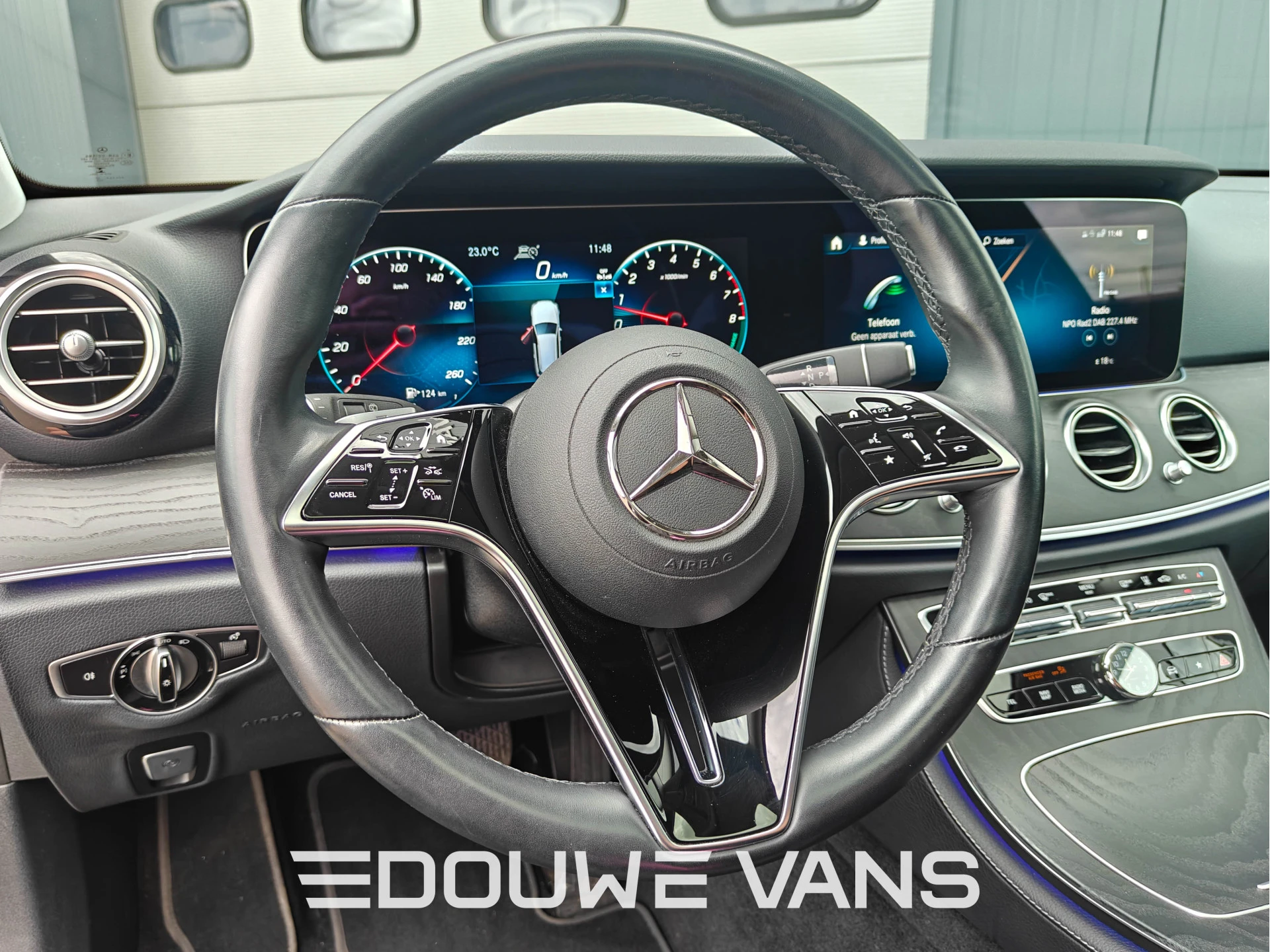 Mercedes-Benz E-Class 2022 - 300e Burmester Trekhaak Avantgarde Schuifdak Bild 22