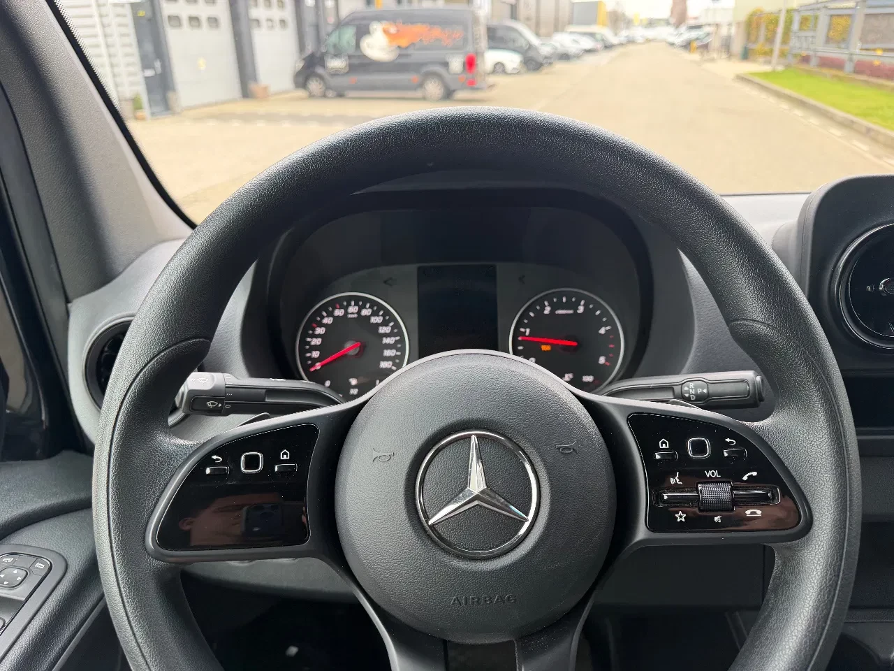 Mercedes-Benz Sprinter 2022 - 317CDI L2H1 Automaat Airco Trekhaak Applecarplay EURO 6 116000KM obrázek 15