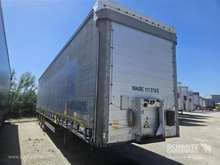 Schmitz Cargobull Semitrailer Curtainsider Mega 2017 te koop