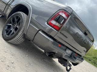 Dodge Ram 1500 2020 - LARAMIE NIGHT 5.7L V8, MARGE, GEEN BTW, 1E EIG, DEALER ONDERHOUDEN, NIEUWSTAAT obrazek 6