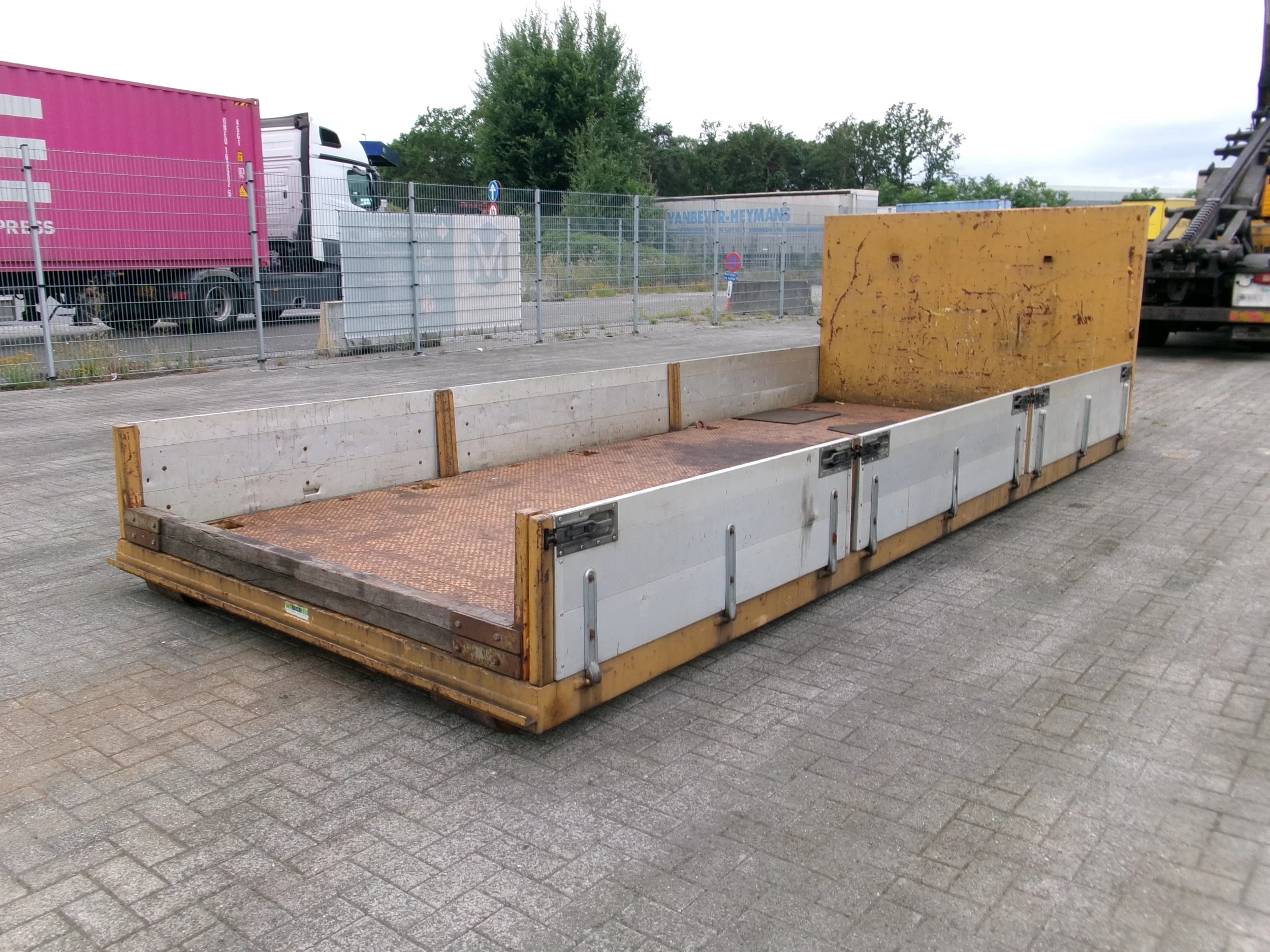 Overige 2009 - Open bak met borden en oprijplanken afbeelding 8