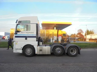 MAN TGX 2018 - 26.500 XXL 6X2 SMART TACHO NL TRUCK 20X IN STOCK image 2